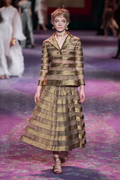 Look 13